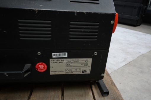2x Aturo 1x no name Floodlight - Image 4