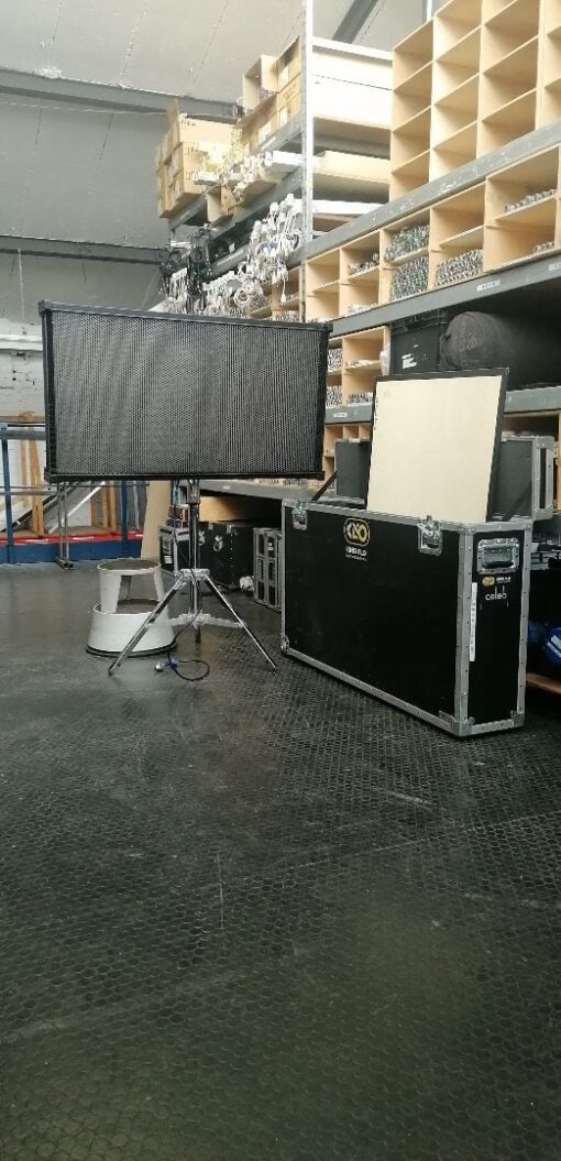 Kino-Flo Celeb 850 LED DMX Center Mount Kit - Image 5